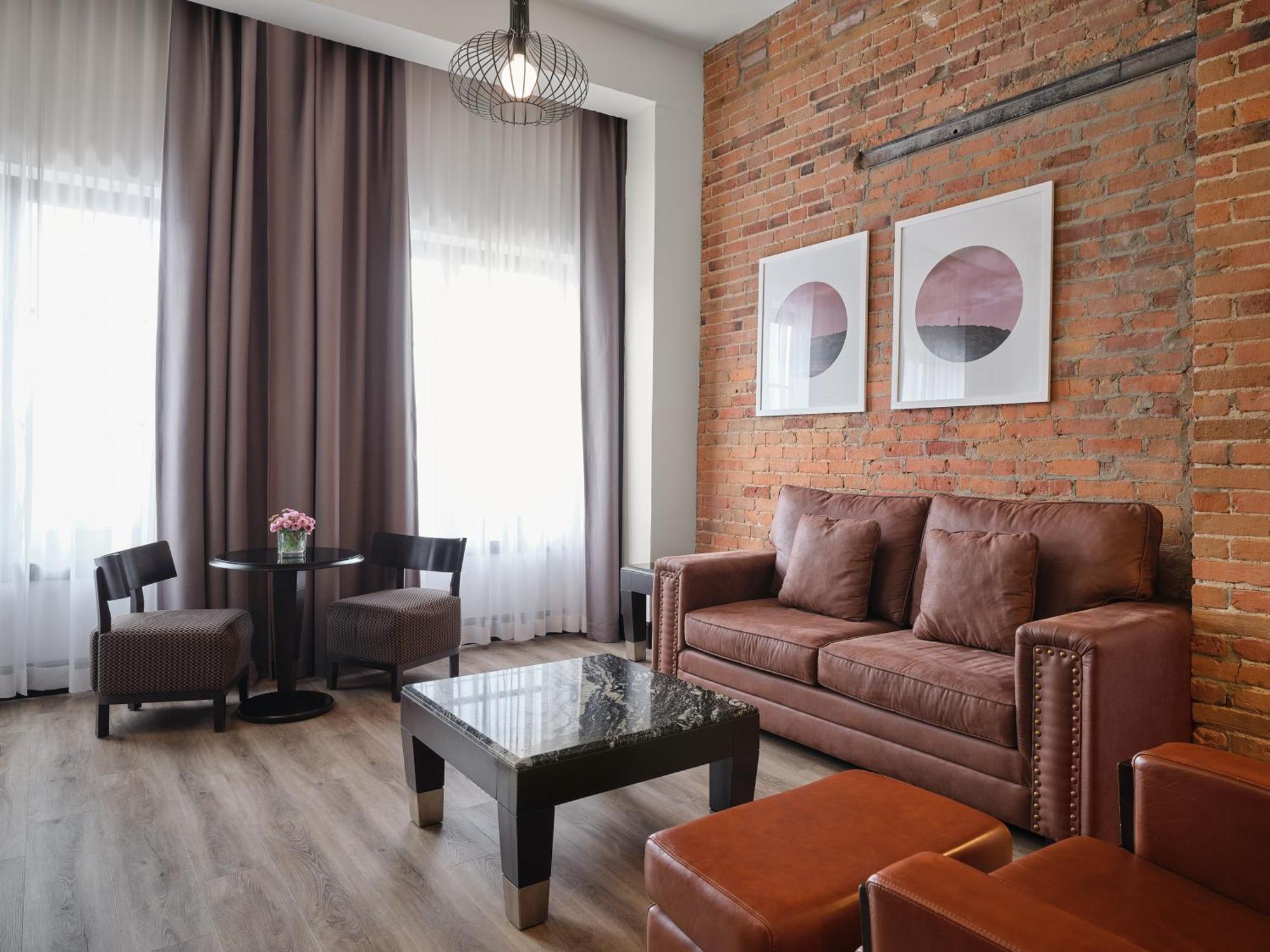 Junior Suite,1590338876:JPEG