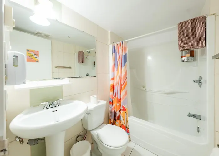 The Hostels Samesun Montreal &